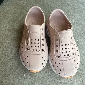 Girls Natives. Robbie style. Size c8.